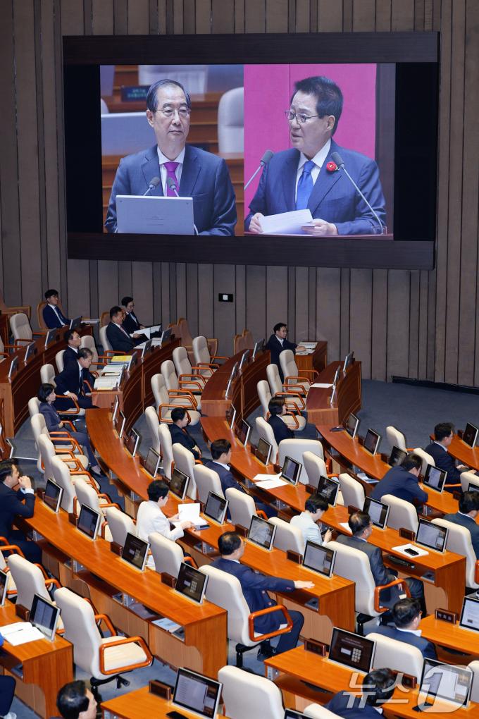 박지원 더불어민주당 의원이 지난 9월 9일 오후 서울 여의도 국회에서 열린 제418회국회(정기회) 제4차 본회의에서 한덕수 국무총리를 향해 정치 분야 대정부질문을 하고 있다. 2024.9.9/뉴스1 ⓒ News1 안은나 기자