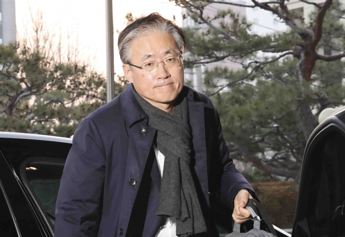 헌법재판소가 국회 측에서 제출한 계엄사령관 포고령 등도 증거 대체가 가능하다는 입장을 보였다. 사진은 윤석열 대통령의 탄핵심판을 심리할 김형두 헌법재판관이 26일 서울 종로구 헌법재판소로 출근하는 모습. /사진=뉴시스