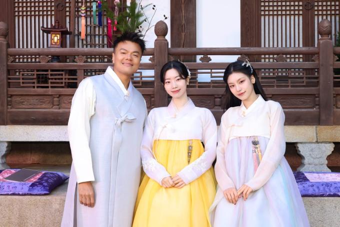 (왼쪽부터) 박진영, 다현, 예지/ 사진제공=JYP