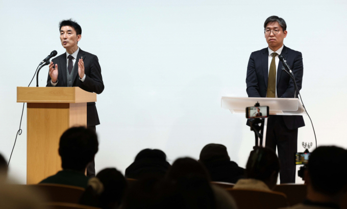 김용현 전 국방부 장관 측이 윤석열 대통령의 비상계엄은 국회를 위한 경고이며 적법한 절차로 진행됐다고 주장했다. 사진은 26일 서울 서초구 한국컨퍼런스센터에서 비상계엄 사태, 검찰 수사와 관련 기자회견을 진행 중인 김용현 전 국방부 장관 측 변호인단. /사진=뉴시스