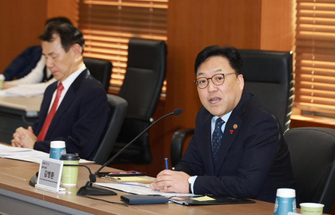 김병환 금융위원장이 26일 서울 여의도 한국거래소에서 열린 기업 밸류업 간담회에 참석해 발언하고 있다./사진=뉴시스 류현주 기자 