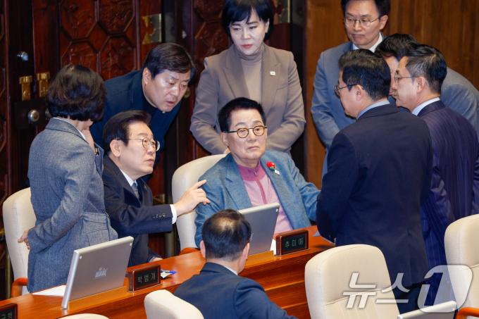 한덕수 대통령 권한대행이 긴급 대국민담화를 통해 