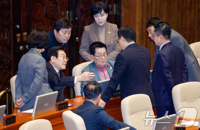 한덕수 대통령 권한대행이 긴급 대국민담화를 통해 