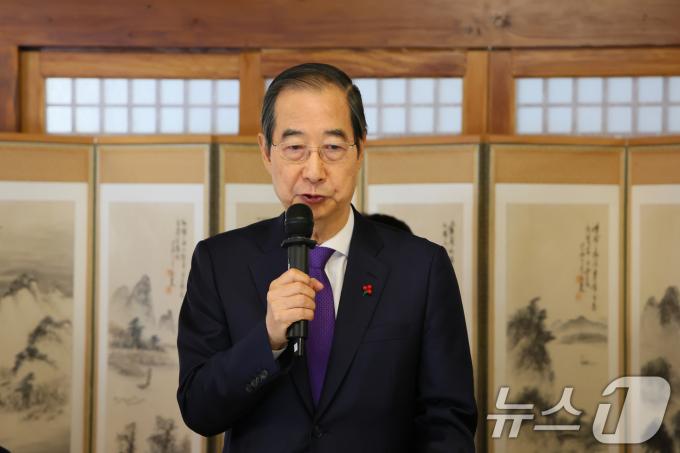 한덕수 대통령 권한대행 국무총리가 26일 서울 총리공관에서 주한 미국상공회의소와 주요 미국계 외국인투자기업을 대상으로 열린 오찬 간담회에서 발언하고 있다. (총리실 제공) 2024.12.26/뉴스1