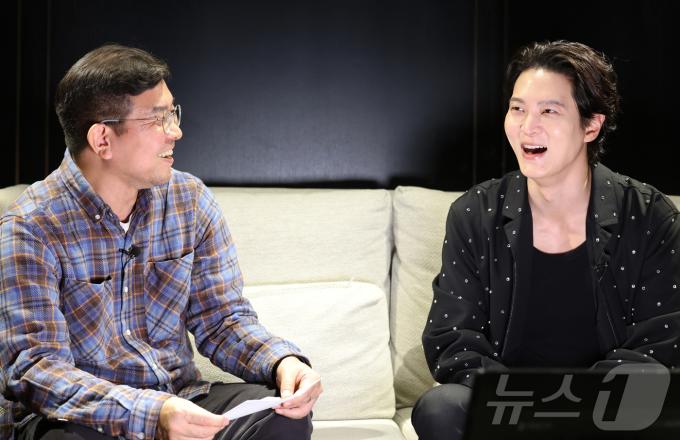 정덕현 대중문화평론가(왼쪽)와 배우 주원 / 뉴스1 ⓒ News1 권현진 기자