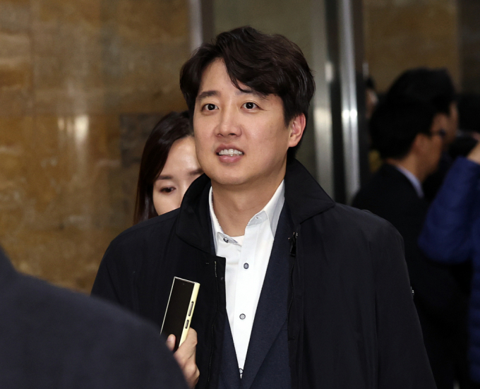 개혁신당이 한덕수 대통령 권한대행 겸 국무총리에 대한 탄핵소추안 표결에 찬성표를 던질 것을 밝혔다. 사진은 지난 10일 서울 여의도 국회에서 열린 본회의에 참석한 이준석 개혁신당 의원. /사진=뉴스1