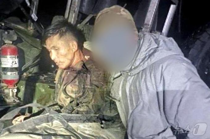 지난 26일(현지시간) 우크라이나의 군사 전문 매체 밀리타르니에 따르면 우크라이나 특수부대(SOF)는 러시아 쿠르스크에서 작전 수행 중 북한 병사를 포로로 잡았다. SOF는 북한 병사의 사진을 텔레그램을 통해 공개했다.(텔레그램 캡처)2024.12.27/뉴스1