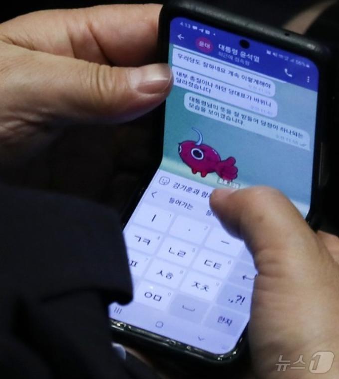 2022년 7월 26일 권성동 국민의힘 당대표 직무대행 겸 원내대표가 서울 여의도 국회 본회의장에서 열린 경제 분야 대정부질문에서 윤석열 대통령의 
