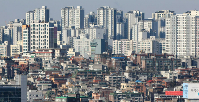 시중은행 가계대출 금리가 4개월 연속 상승한 것으로 나타났다. 사진은 서울 주택 밀집 지역. /사진=뉴시스