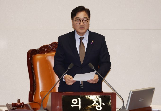 우원식 국회의장이 무안공항 사고와 관련해 국회 차원에서의 지원을 약속했다. 사진은 지난 26일 의장석에서 벌언하는 우 의장./사진=뉴스1