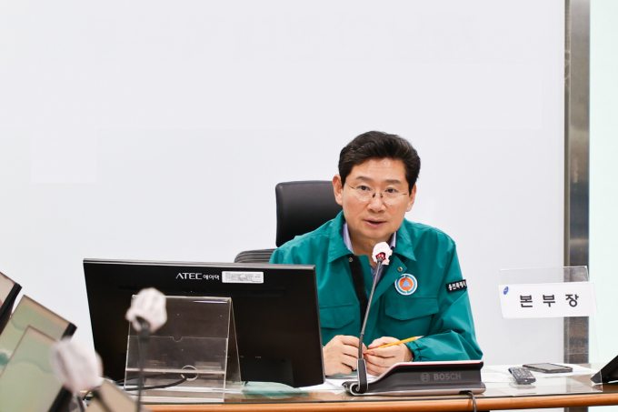 이상일 용인특례시장은 29일 전라남도 무안공항에서 발생한 항공기 사고와 관련해 "신속한 구조활동이 급선무이고, 관계 당국이 최선의 노력을 다해주기 바란다"며 "용인특례시도 인명 구조와 치료에 도움이 될 수 있도록 적극 지원하겠다"고 밝혔다. / 사진제공=용인특례시 