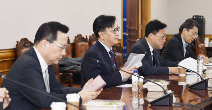 김범석 기획재정부 차관이 30일 오전 서울 중구 은행회관에서 열린 '거시경제·금융현안 간담회'에서 모두발언을 하고 있다./사진=뉴스1