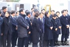 [머니S포토] 분향소 방문한 강기정 시장과 민주당 의원들