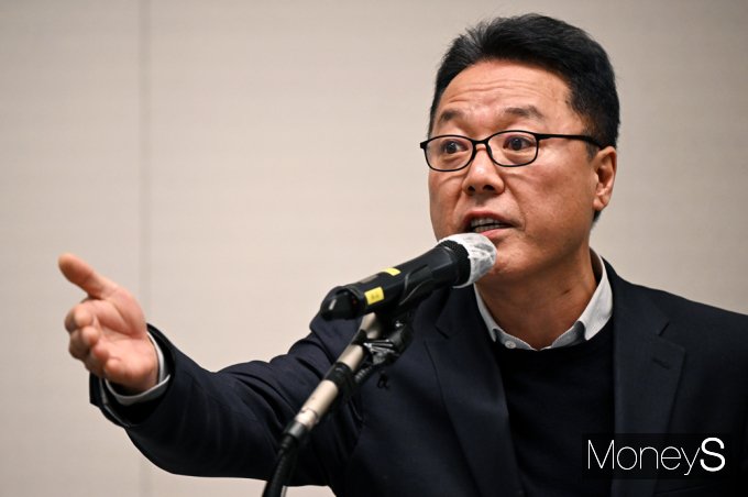 [머니S포토] 동일기종 랜딩기어 이상 회항사태 질문받는 제주항공 측