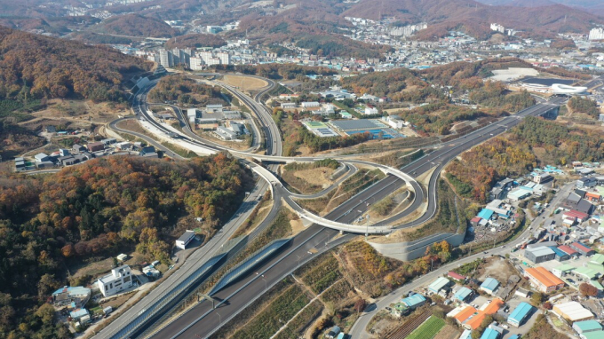 내년 1월 1일 개통하는 세종-포천 고속도로 북용인 나들목 전경. / 사진제공=용인특례시