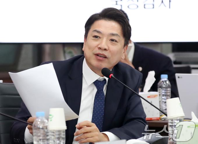부승찬 더불어민주당 의원(경기 용인시병)이 22일 오전 육군 제2작전사령부에서 열린 2024년도 국회 국방위원회의 국정감사에서 질의하고 있다. 2024.10.22/뉴스1 ⓒ News1 공정식 기자