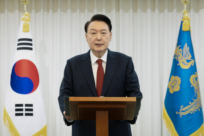 윤석열 대통령 측이 법원의 체포영장 발부에 받아들이기 어렵다는 입장을 전했다. 사진은 윤 대통령이 지난 14일 서울 대통령 관저에서 국민께 드리는 말씀을 전하는 모습. /사진=뉴시스(대통령실 제공) 
