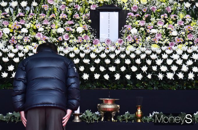 [머니S포토] 제주항공참사 분향소, 편히 쉬시길 바랍니다