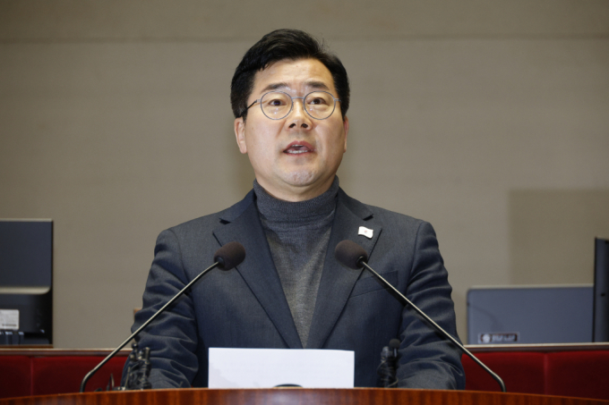 박찬대 더불어민주당 원내대표가 정부의 내란·김건희 여사 특검법에 거부권 행사에 대해 유감을 나타냈다. 사진은 지난 27일 의원총회에서 발언하는 박 원내대표. /사진=뉴스1