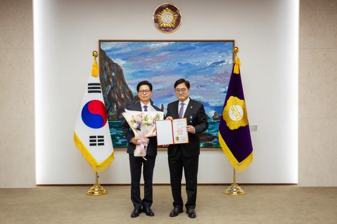 제24대 국회도서관장에 황정근 변호사가 임명됐다.(국회의장실 제공)