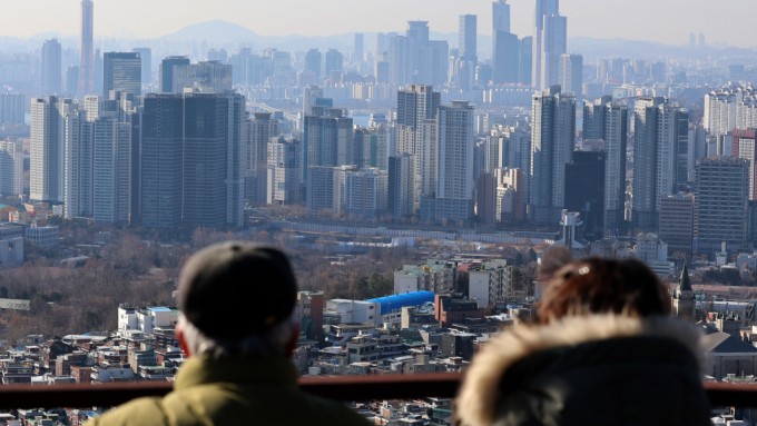 서울 아파트가격이 9개월여 만에 보합세를 보이며 40주 연속 상승세를 멈췄다. 사진은 지난 2일 오후 서울 중구 남산공원에서 본 아파트 모습. /사진=뉴시스