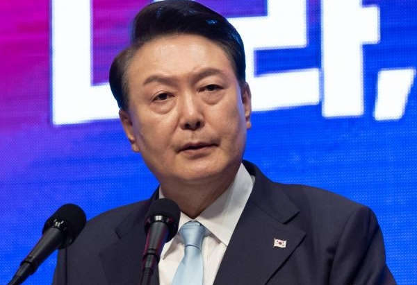 일부 극우 성향 지지자들이 대통령 서명과 직인을 위조해 만든 '12·3 서울특별계엄행동상장'을 판매해 논란이다. 사진은 윤석열 대통령. /사진=뉴스1