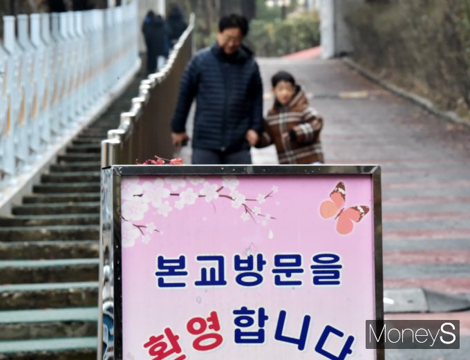 ▲ 예비소집시간이 다가오자 신입생 친구들 꿈에 그리던 학교로…