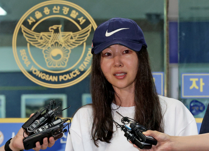  어도어 전 직원 A씨가 민희진 전 대표를 상대로 제기한 명예훼손에 따른 손해배상 소송의 조정이 결렬됐다. 사진은 배임 혐의로 경찰조사를 마친 민희진 전 대표가 취재진의 질문에 답변하고 있는 모습./사진=뉴스1