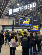 CES 2025 전시장에 마련된 바디프랜드의 전시관에 관람객들이 몰려있다./ 사진=이한듬 기자