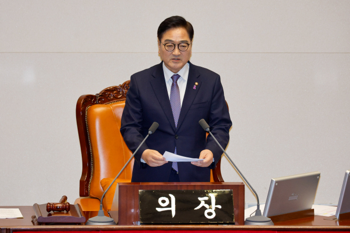 우원식 국회의장이 상설특검 후보자를 추천하지 않은  최상목 대통령 권한대행 겸 기획재정부 장관을 권한쟁의 심판에 청구한다고 전했다. 사진은 우 의장이 지난 8일 서울 여의도 국회에서 열린 제420회국회(임시회) 제4차 본회의에서 윤석열 대통령의 영장 집행 불응을 비판하며 발언하는 모습. /사진=뉴스1 
