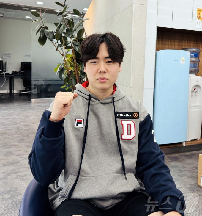 두산 좌완 최승용이 9일 취재진과 인터뷰를 하고 있다.2025.1.9/뉴스1 ⓒ News1 서장원 기자