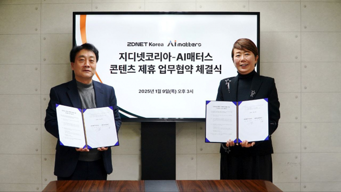  국내 대표 IT(정보기술) 전문 매체 지디넷코리아가 인공지능(AI) 전문 정보 플랫폼 AI 매터스(Matters)와 콘텐츠 제휴 협약을 체결했다. 사진은 김경묵 지디넷코리아 대표(왼쪽)와 AI매터스를 운영하는 김재희 함샤우트 글로벌 대표가 콘텐츠 제휴 협약식을 갖는 모습. /사진=함샤우트 글로벌 제공