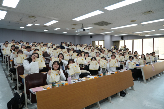 한국씨티은행이 '씨티-경희대학교 NGO 인턴십 프로그램'의 일환으로 나눔의 날 자원봉사 활동을 진행했다./사진=한국씨티은행