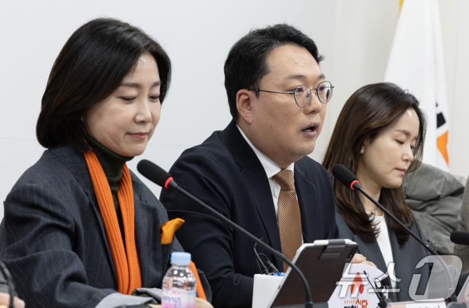 천하람 개혁신당 원내대표가 13일 오전 서울 여의도 국회에서 열린 최고위원회의에서 발언을 하고 있다. 2025.1.13/뉴스1 ⓒ News1 이재명 기자