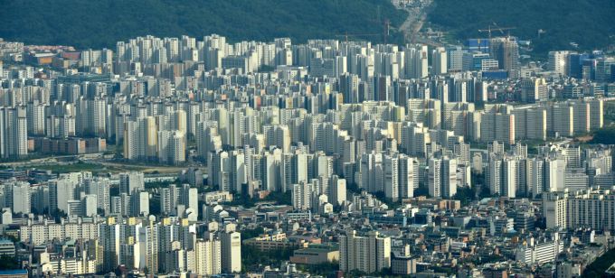 잔금대출이 막힌 것이 아파트 입주를 막는 가장 큰 요인으로 조사됐다. 사진은 서울시내 한 아파트 밀집 지역. /사진=뉴시스
