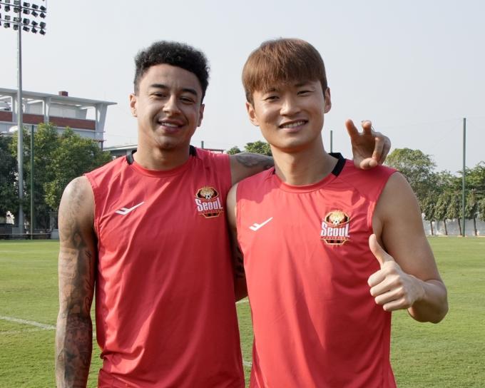 FC서울에 새롭게 합류한 김진수(오른쪽)(서울 제공)