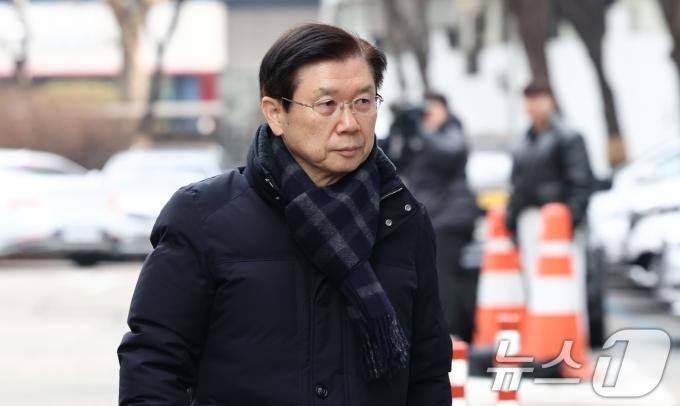 윤석열 대통령 체포 저지를 주도한 박종준 전 대통령 경호처장이 13일 오전 서울 서대문구 경찰청 국가수사본부에서 조사를 받기 위해 출석하고 있다. (공동취재) 2025.1.13/뉴스1 ⓒ News1 황기선 기자
