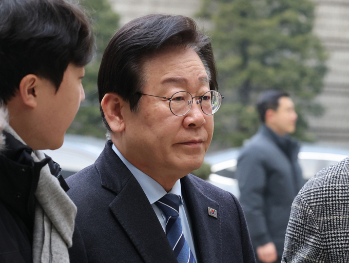 이재명 더불어민주당 대표가 14일 오전 서울 서초구 서울중앙지법에서 열린 '대장동·위례·성남FC·백현동 의혹' 관련 특정범죄가중처벌등에관한법률위반(뇌물) 혐의 공판에 출석하고 있다. /사진=뉴스1