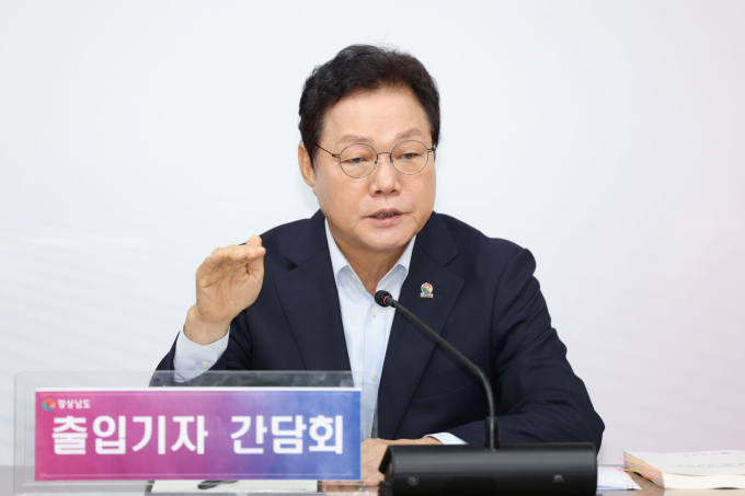 박완수 경남도지사가 19일 윤석열 대통령 구속과 관련해 입장문을 통해 "참담하고 안타깝다"며 "국가안정 기원과 도민 민생안정에 최선을 다할 것"이라고 밝혔다./사진=경남도