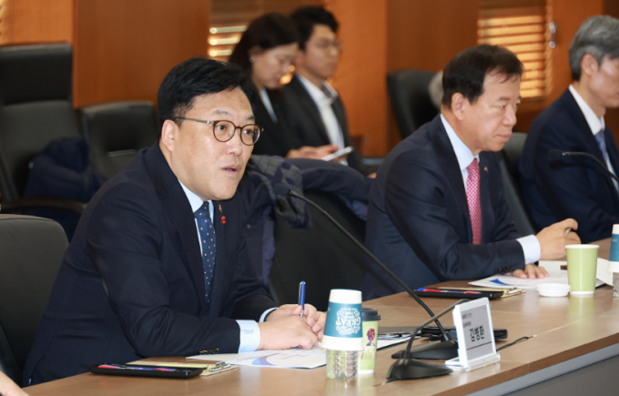김병환 금융위원장이 지난해 12월26일 오전 서울 여의도 한국거래소에서 기업 밸류업 간담회를 주재하고 있다./사진=뉴스1