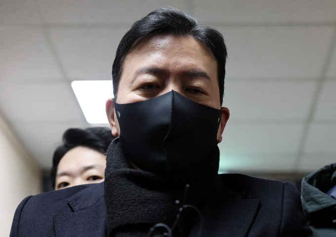 김성훈 대통령경호처 차장이 비상계엄 수사 직후 윤석열 대통령이 대통령실 비화폰 통화 기록 삭제를 지시했다고 한 진술이 확보됐다. 사진은 김 차장이 지난 18일 서울 서대문구 국가수사본부로 조사를 받기위해 들어선 모습. /사진=뉴스1