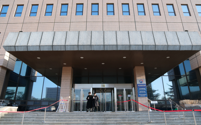 고위공직자범죄수사처가 윤석열 대통령이 군 관계자들에게 2차 게엄 발언을 했다는 진술을 확보했다. 사진은 23일 경기 과천시 정부과천청사 고위공직자범죄수사처의 모습. /사진=뉴스1