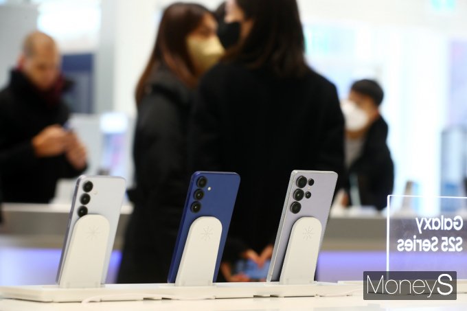 [머니S픽] AI 기능 대폭 강화… 삼성전자 '갤럭시 S25' 사전 예약, 돌입