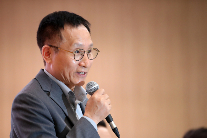 남기천 우리투자증권 대표이사가 지난해 8월5일 오전 서울 여의도 TP타워에서 열린 출범 기자간담회에서 비전 및 중장기 전략방향을 발표하고 있다. /사진=뉴스1