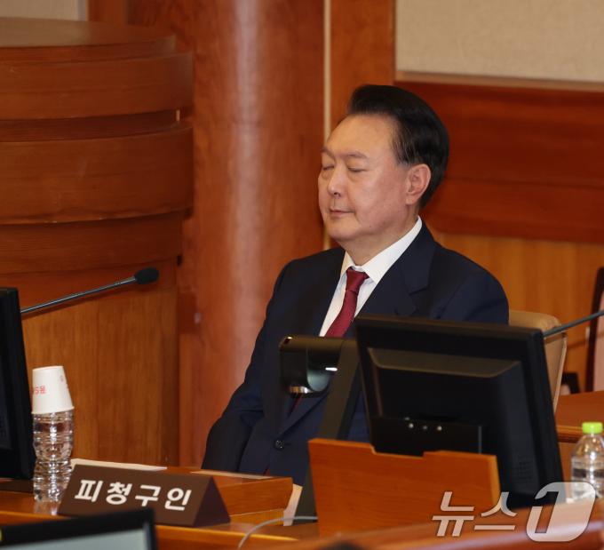 윤석열 대통령이 23일 오후 서울 종로구 헌법재판소에서 열린 탄핵심판 4차 변론기일에 출석해 있다. 2025.1.23/뉴스1 ⓒ News1 사진공동취재단