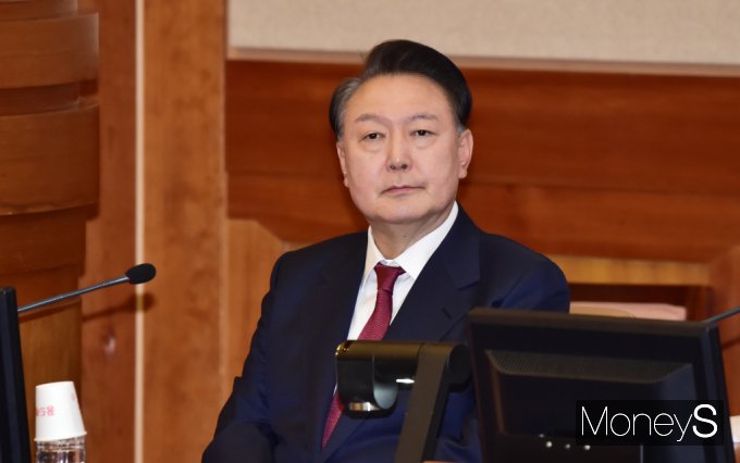 검찰이 12·3 비상계엄 사태와 관련해 윤석열 대통령을 내란 우두머리 혐의로 구속 상태로 재판에 넘겼다. 사진은 윤 대통령이 헌법재판소에 출석한 모습. /사진=임한별(머니S)