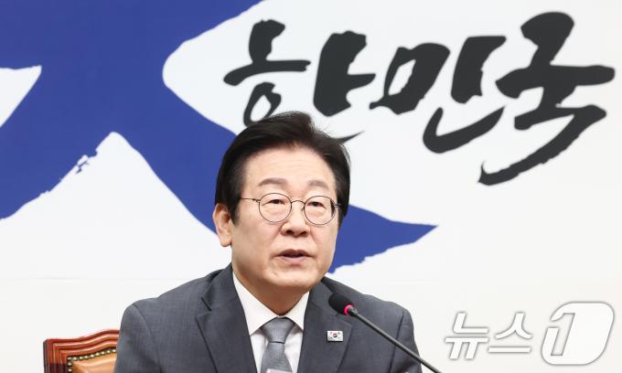 이재명 더불어민주당 대표가 31일 오전 서울 여의도 국회에서 열린 최고위원회의에서 모두 발언을 하고 있다. 2025.1.31/뉴스1 ⓒ News1 김민지 기자