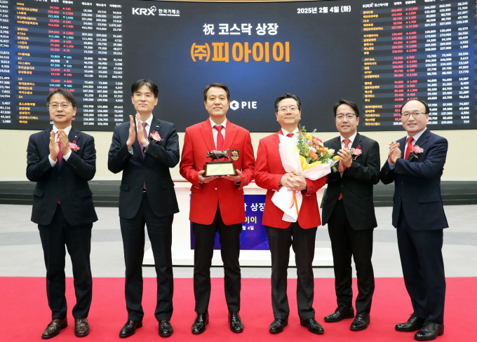 한국거래소 코스닥시장본부는 4일 오전 9시 서울사옥 홍보관에서 이차전지 비전 솔루션 및 스마트팩토리 솔루션 개발 사업을 영위하는 (주)피아이이의 코스닥시장 상장기념식을 개최했다./사진=한국거래소 