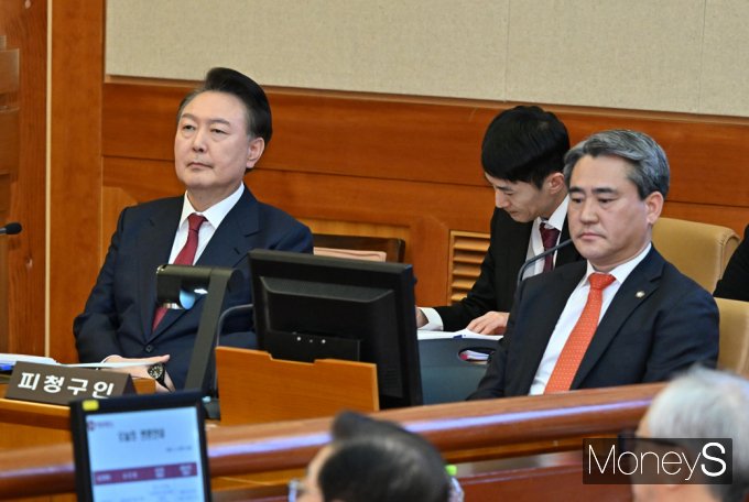 [머니S픽] 헌재 탄핵심판 출석 尹, 서울중앙지법에 '구속취소' 청구