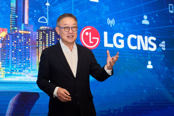LG CNS가 코스피 시장에 상장한다. 사진은 헌신균 LG CNS 사장이 서울 여의도 콘래드호텔에서 열린 기업공개(IPO) 기자간담회에서 발표를 하고 있는 모습. /사진=LG CNS 제공 